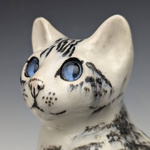 【新品】英国ウィンスタンレイ ケンジントンキャット 青目サバトラ 陶器製フィギュリン(サイズ2)